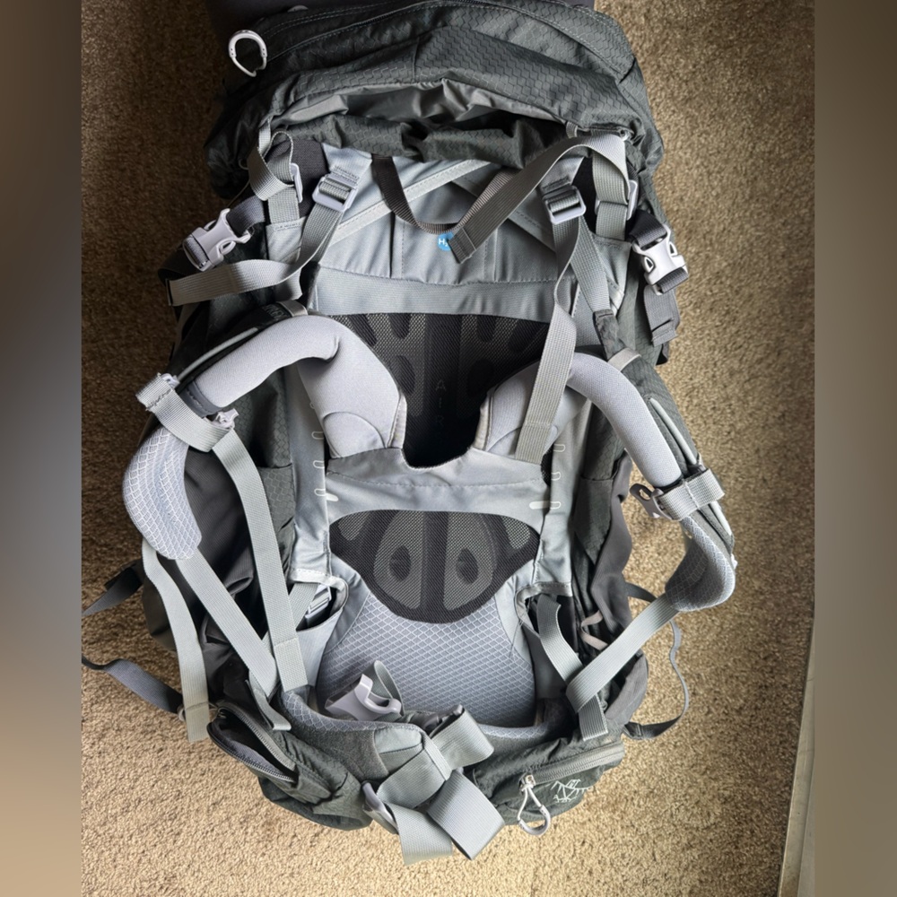 Osprey Ariel 65L Dark Gray Women’s Backpack - Picture 3 of 4